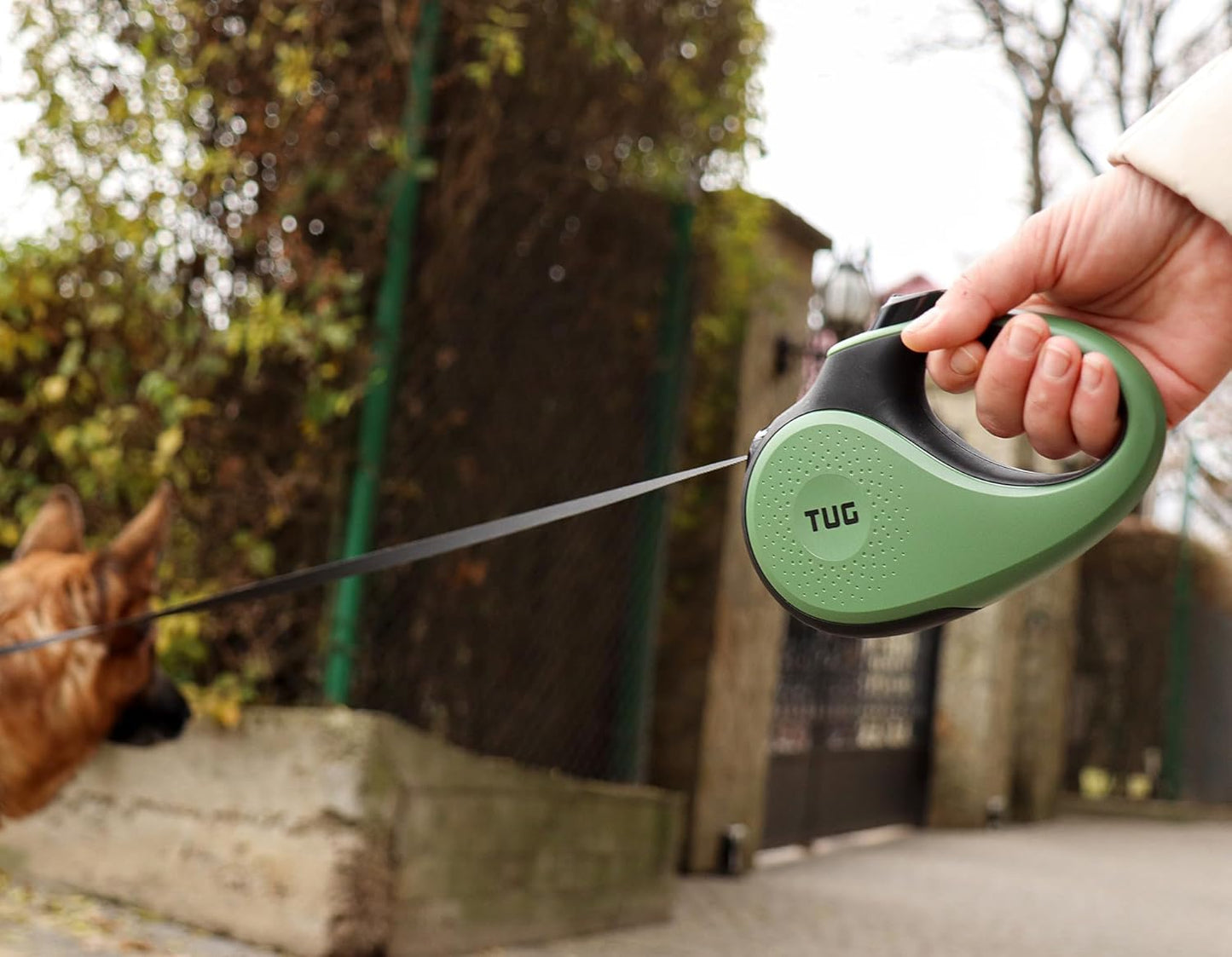 360° Tangle-Free Retractable Dog Lead for up to 25 Kg Dogs | 5 M Strong Nylon Tape/Ribbon | One-Handed Brake, Pause, Lock (Medium, Green)